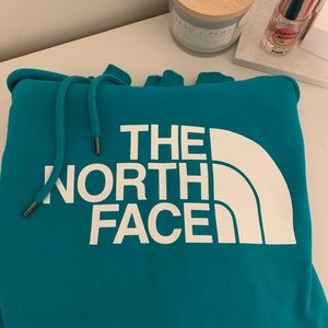BNWOT- The North Face Hoodie⚡️